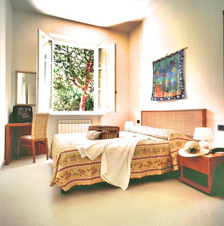 Hotel Villa Fiorisella Marina di Massa Quarto foto